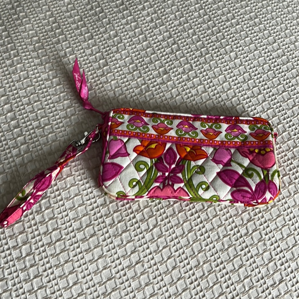 Vera Bradley Lilli Belle Floral Tulip print Wristlet